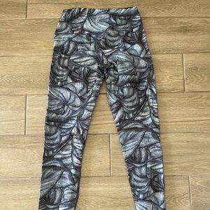 Lululemon leggings size 8